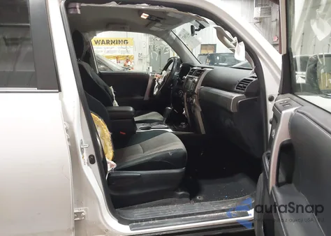 2018 Toyota 4Runner Sr5 z USA, uszkodzony, nr VIN JTEBU5JR1J5610125